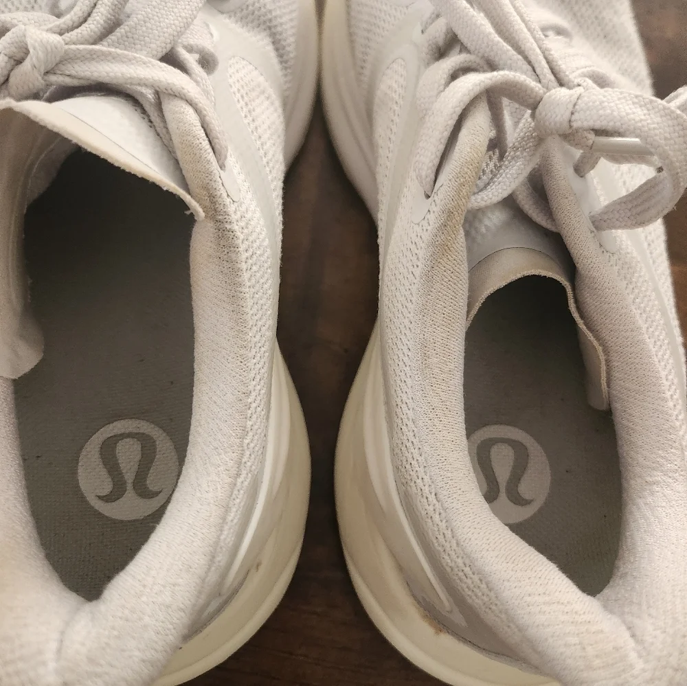 Lululemon running shoes size 6